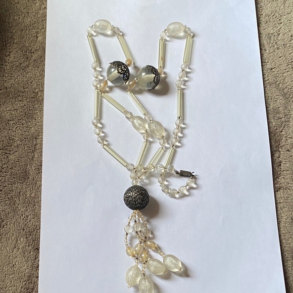 Jewelry - Old Victorian Elegant Silver and White Beaded Necklace